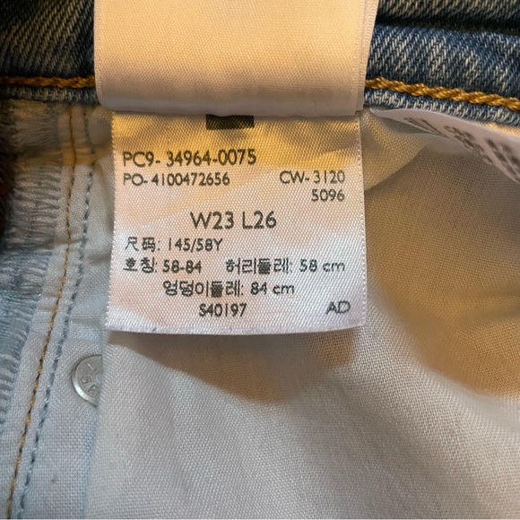 Levi’s Wedgie Straight Light Wash Denim Jeans with Raw Hem size 23 - Picture 16 of 17